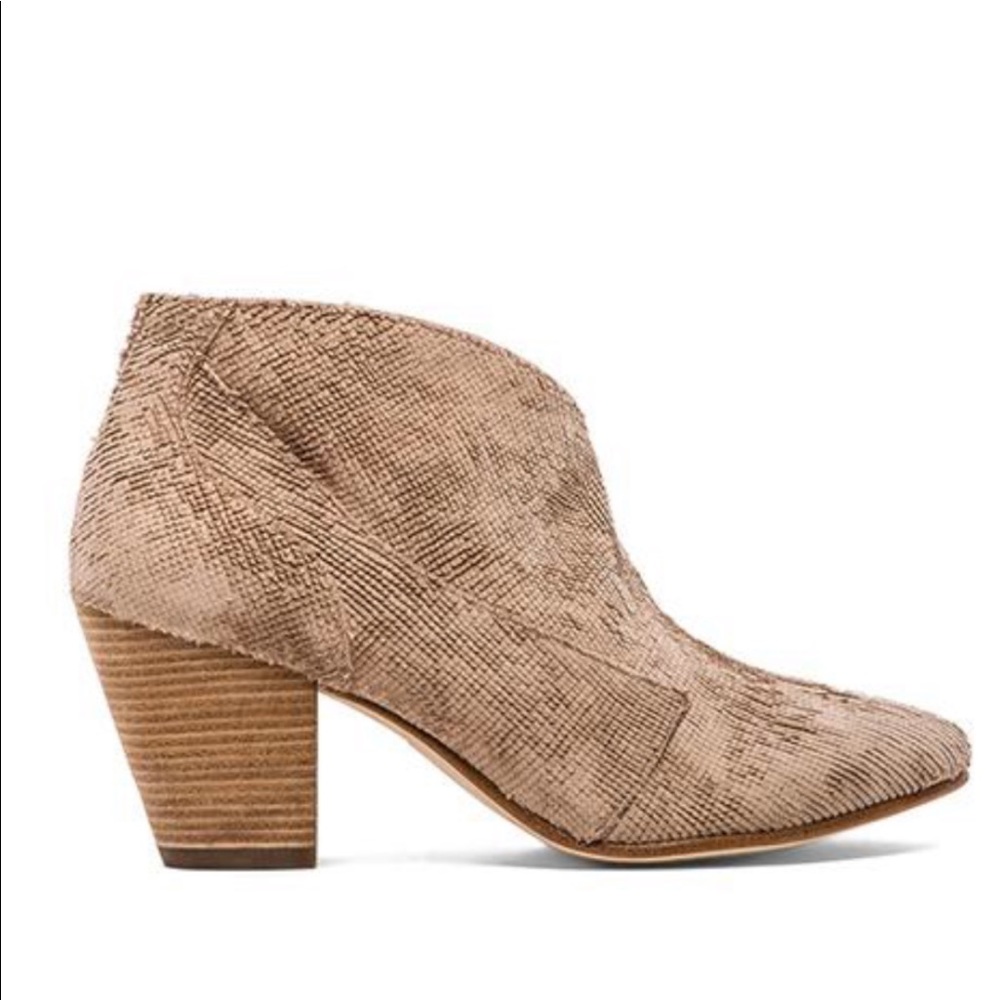 Belle by Sigerson Morrison Yoko bootie as 8